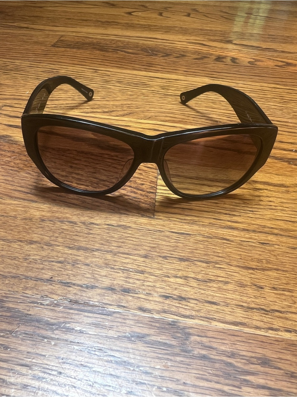 Coach Black Cat Eye Sunglasses with Brown Case - Picture 5 of 9